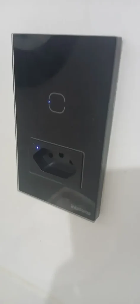 interruptor inteligente com tomada intelbras