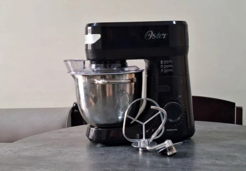 Batedeira Planetária Oster Black
